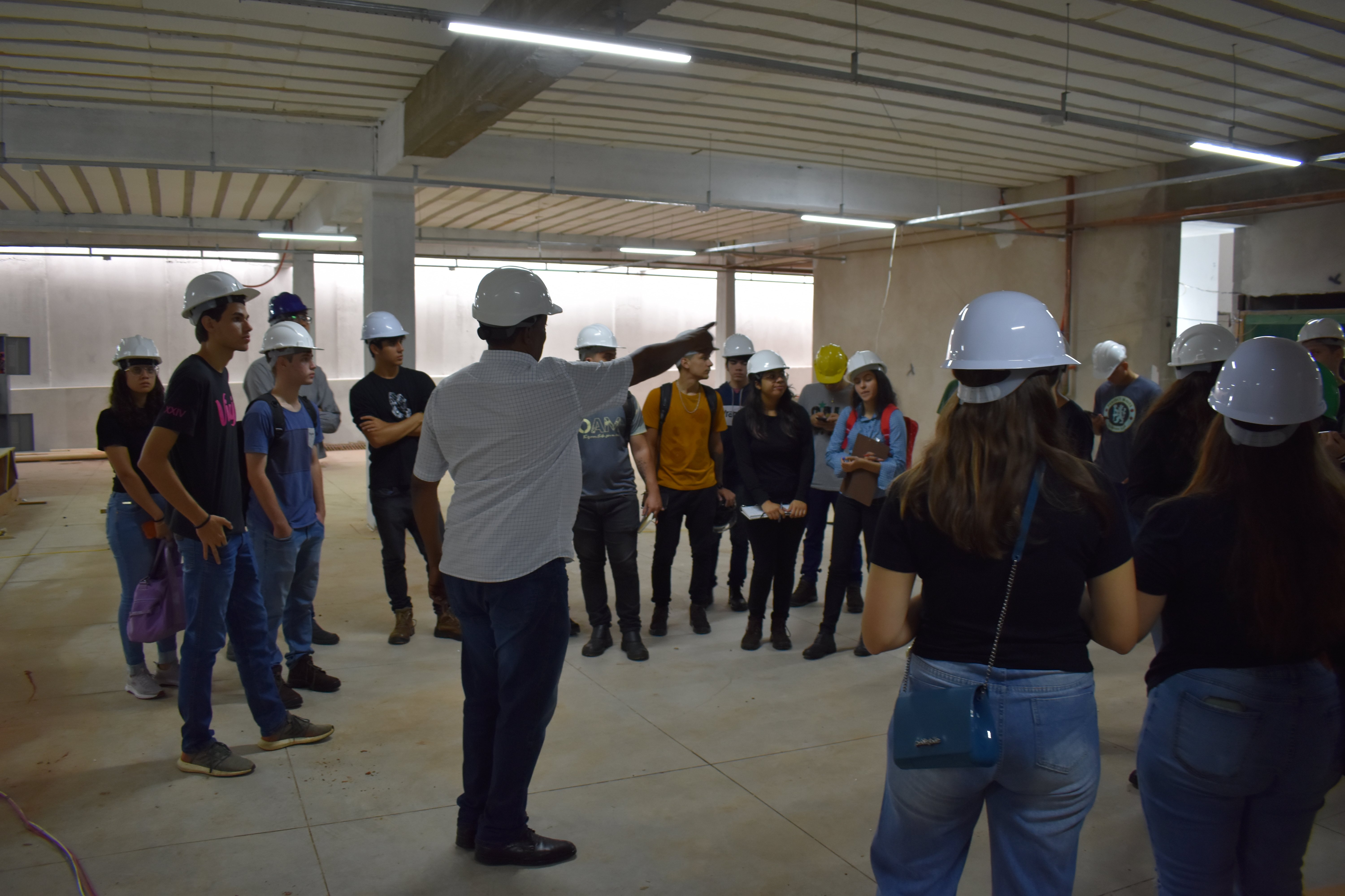 Como as visitas técnicas contribuem com a formação em Engenharia Civil