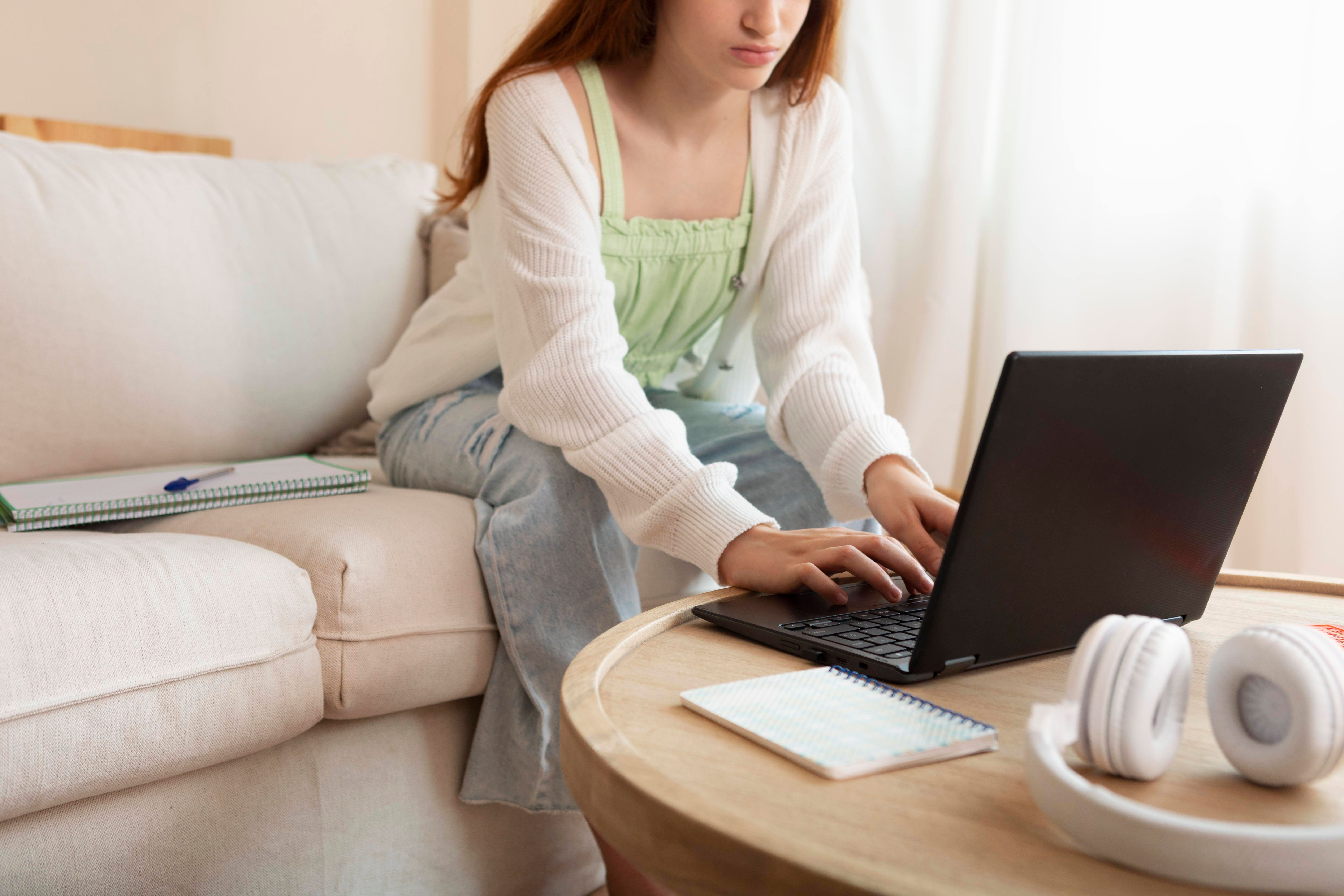 close-up-girl-with-laptop